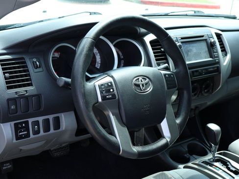 Used 2013 Toyota Tacoma PreRunner w/ SR5 Pkg RWD image 2