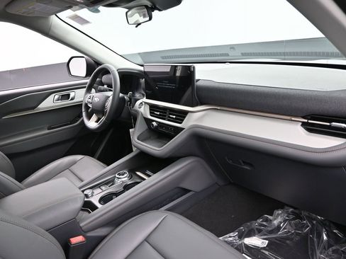 New 2025 Ford Explorer Active w/ Active Comfort Package image 31