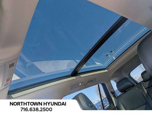 Used 2022 Volkswagen Tiguan SE image 9