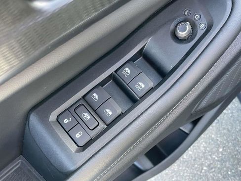 Certified 2025 Jeep Grand Cherokee Altitude image 27