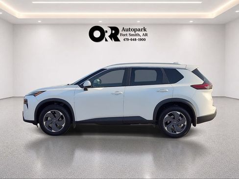 Used 2024 Nissan Rogue SV w/ SV Premium Package FWD image 3
