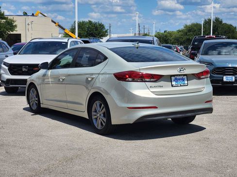 Used 2017 Hyundai Elantra SE FWD image 5