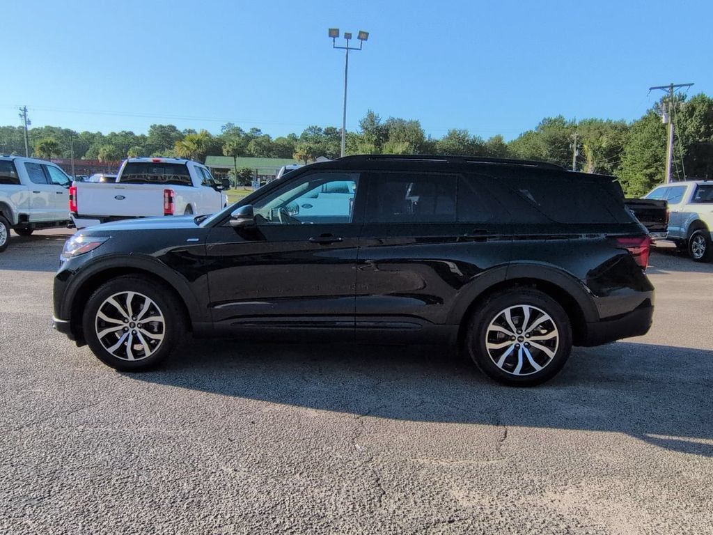 Used 2025 Ford Explorer ST-Line RWD image 7