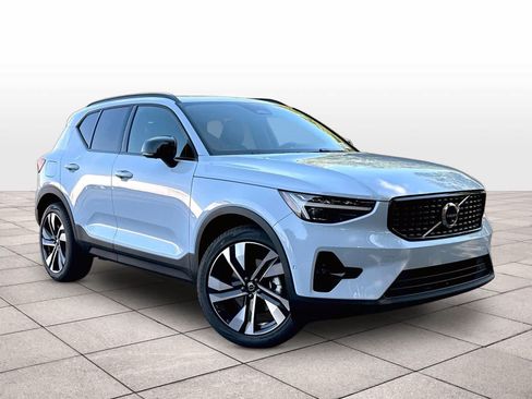 New 2026 Volvo XC40 B5 Plus w/ Climate Package AWD/4WD image 2