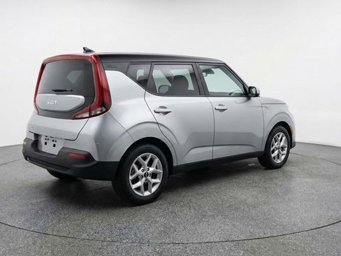 Used 2025 Kia Soul LX w/ LX Technology Package FWD image 9
