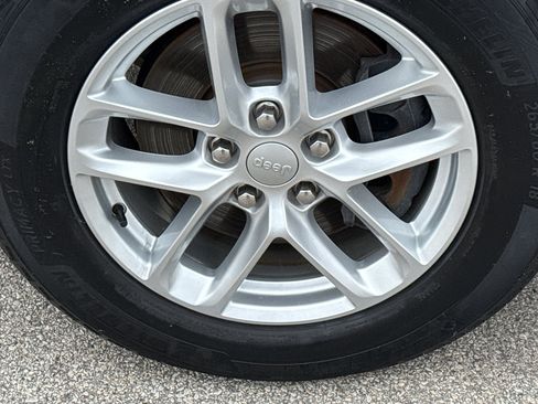 Used 2022 Jeep Grand Cherokee L Laredo w/ Luxury Tech Group I image 10