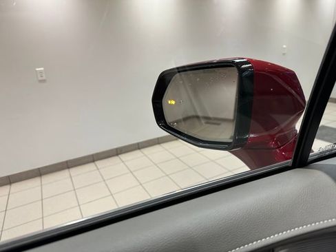 Used 2025 Cadillac XT5 Premium Luxury w/ Technology Package image 16