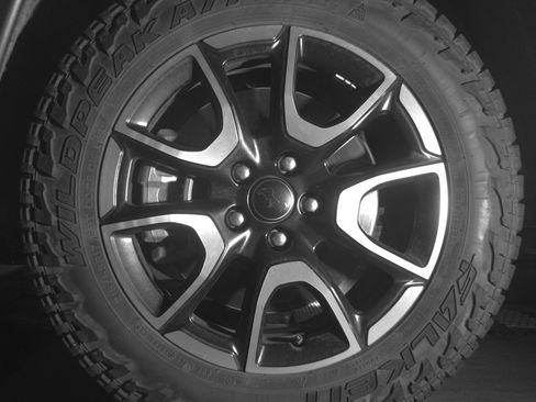 Used 2025 Jeep Compass Trailhawk AWD/4WD image 12