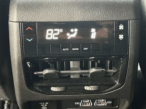 Used 2023 Jeep Grand Cherokee L Laredo image 23