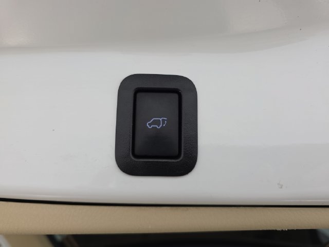 Used 2018 Toyota Highlander XLE AWD/4WD image 36
