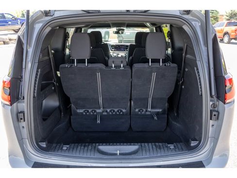 Used 2024 Chrysler Pacifica Touring FWD image 15