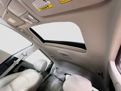 Used 2022 Kia Niro Touring Special Edition image 22