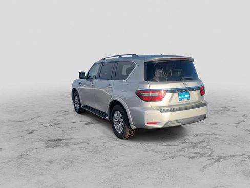 Used 2022 Nissan Armada SV image 6