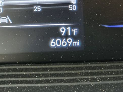 Used 2024 Hyundai Venue SEL image 4