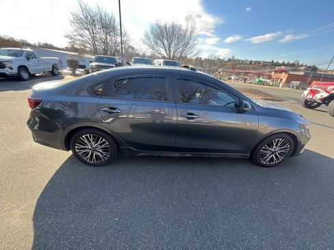 Used 2022 Kia Forte GT-Line w/ GT-Line Premium Package image 2