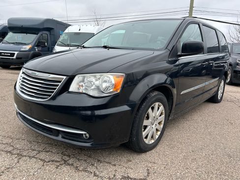 Used 2013 Chrysler Town & Country Touring image 1