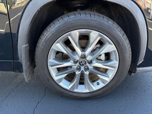 Used 2022 Toyota Highlander Limited image 12