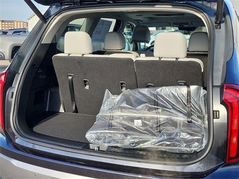 New 2025 Kia Telluride S image 6