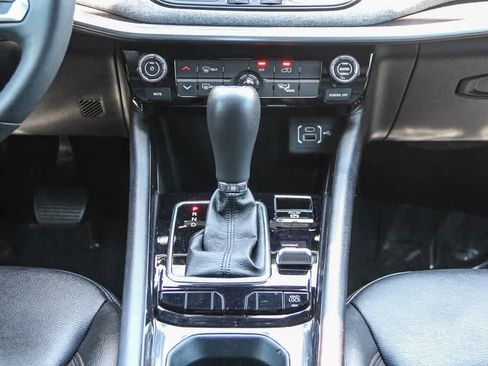 Used 2024 Jeep Compass Latitude w/ Sun and Sound Group AWD/4WD image 14