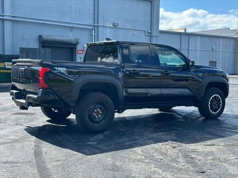 Used 2025 Toyota Tacoma TRD Off-Road AWD/4WD image 8