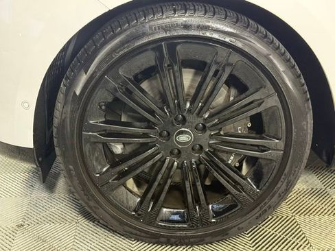 Used 2024 Land Rover Range Rover SE AWD/4WD image 14