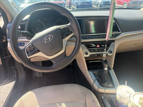 Used 2017 Hyundai Elantra SE image 9