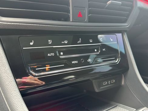 Used 2025 Volkswagen Jetta GLI Autobahn FWD image 24
