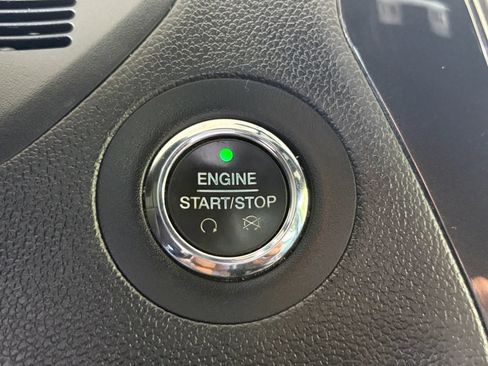 Used 2019 Ford Explorer XLT w/ Equipment Group 202A AWD/4WD image 28