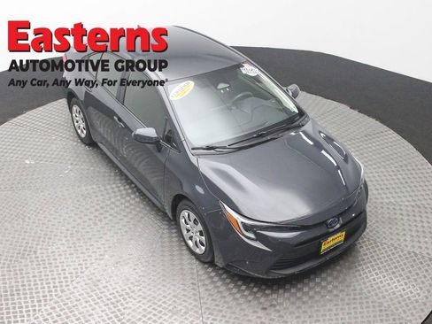 Used 2023 Toyota Corolla LE w/ Carpet Mat Package (TMS) FWD image 3