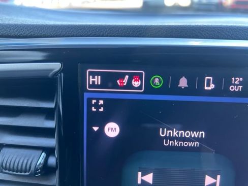 Used 2024 Chrysler Pacifica Touring-L image 24