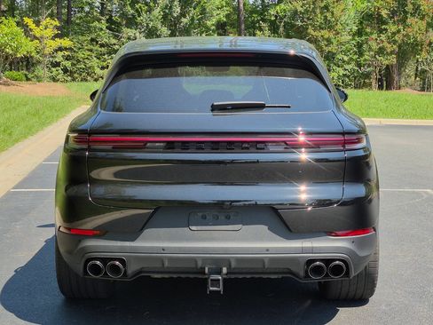 Certified 2024 Porsche Cayenne AWD/4WD image 23