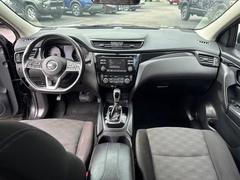 Used 2017 Nissan Rogue Sport SV w/ SV All-Weather Package AWD/4WD image 22
