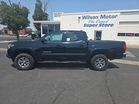 Used 2019 Toyota Tacoma SR5 AWD/4WD image 8
