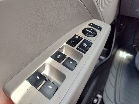 Used 2017 Hyundai Elantra SE image 13