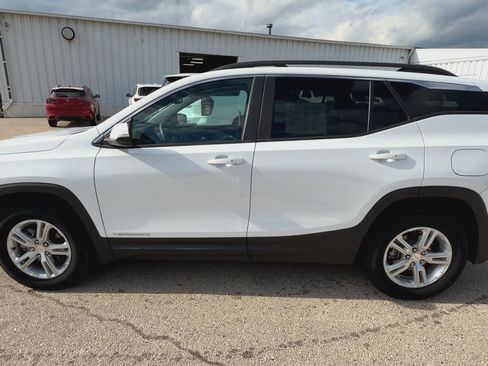 Used 2023 GMC Terrain SLE w/ Driver Convenience Package image 5