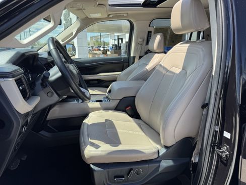 Used 2024 Ford Expedition Limited image 28