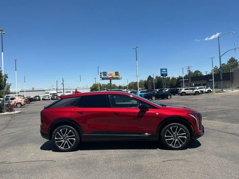 Used 2025 Cadillac Optiq Sport 2 w/ LPO, Floor Liner Package AWD/4WD image 2