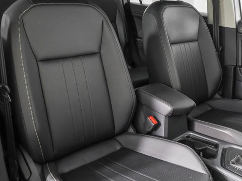 Used 2022 Volkswagen Tiguan SE FWD image 46