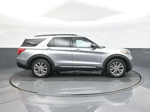 Used 2020 Ford Explorer XLT w/ Equipment Group 202A image 8