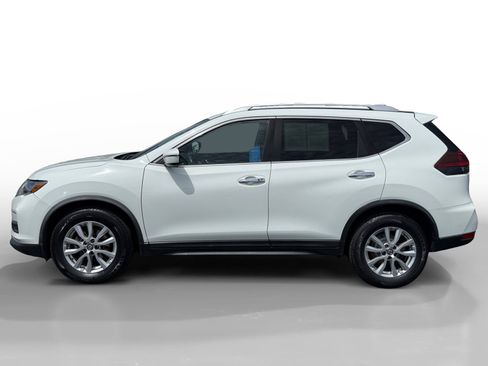 Used 2020 Nissan Rogue SV image 2