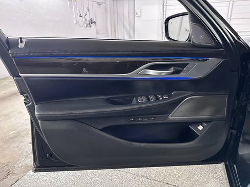 Used 2022 BMW 745e xDrive w/ Premium Package AWD/4WD image 41