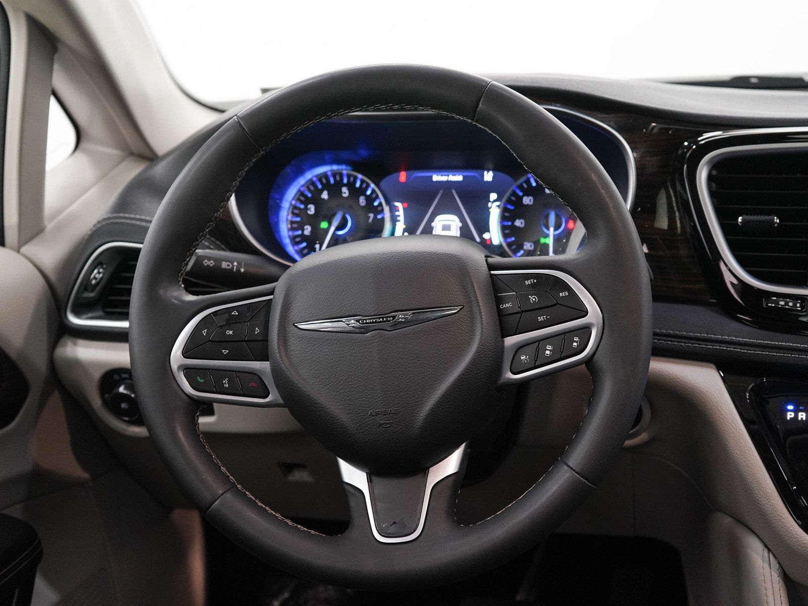 Used 2023 Chrysler Pacifica Limited FWD image 19