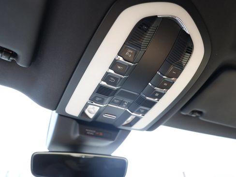 Used 2020 Porsche Macan AWD/4WD image 34