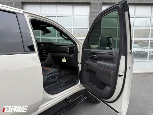 Used 2026 GMC Sierra 2500 AT4 w/ AT4 Premium Plus Package AWD/4WD image 17