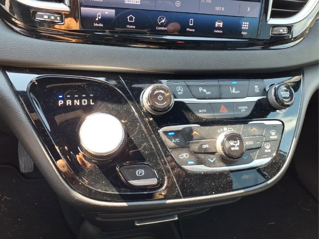 Used 2025 Chrysler Pacifica Select FWD image 10