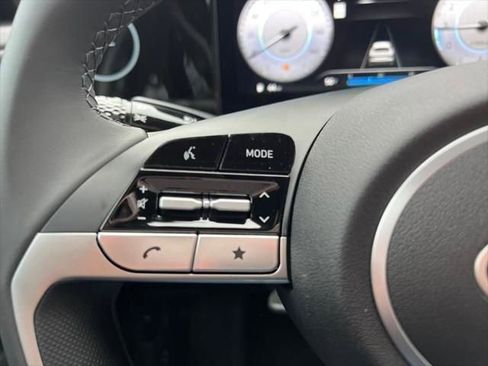 Used 2025 Hyundai Elantra SEL image 17