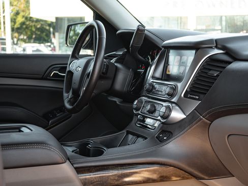 Used 2017 Chevrolet Suburban LT image 35