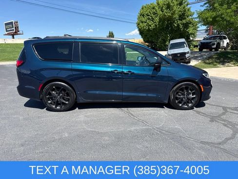 Used 2025 Chrysler Pacifica Limited FWD image 2