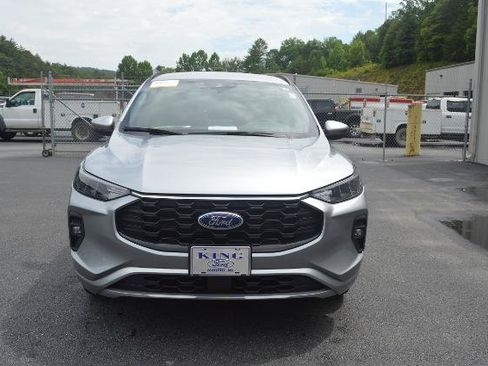 Certified 2023 Ford Escape ST-Line Select AWD/4WD image 3