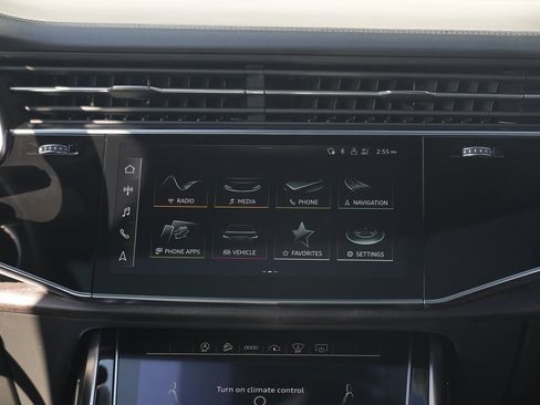 Used 2021 Audi Q7 3.0T Prestige image 45